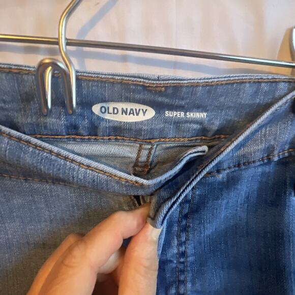 Old Navy Super Skinny Stretch Jeans Women's Size 14 Light Blue Wash Mid Rise - Picture 9 of 10